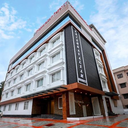 Krishnavalsam Regency Hotell Guruvāyūr Exteriör bild