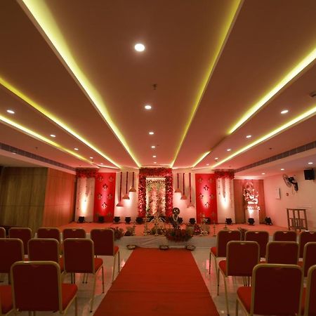 Krishnavalsam Regency Hotell Guruvāyūr Exteriör bild