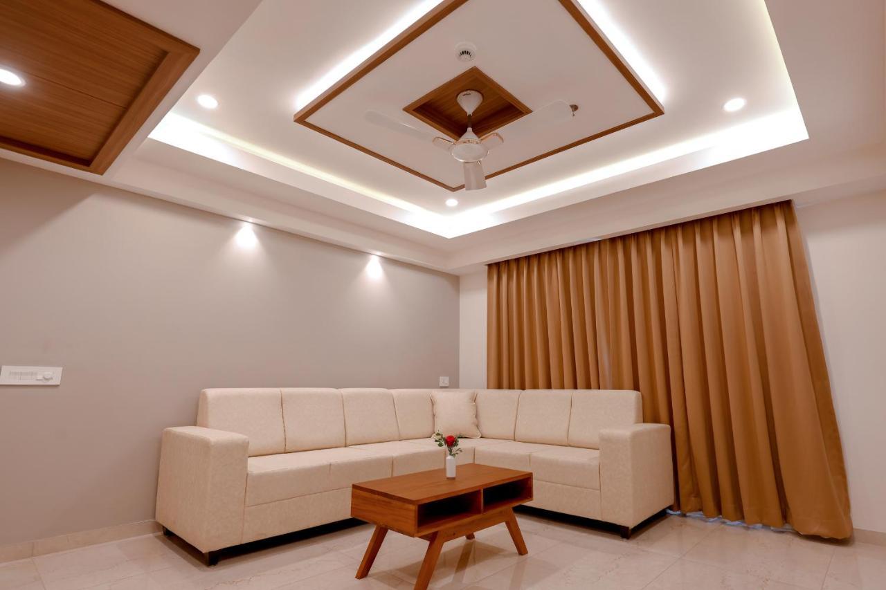Krishnavalsam Regency Hotell Guruvāyūr Exteriör bild