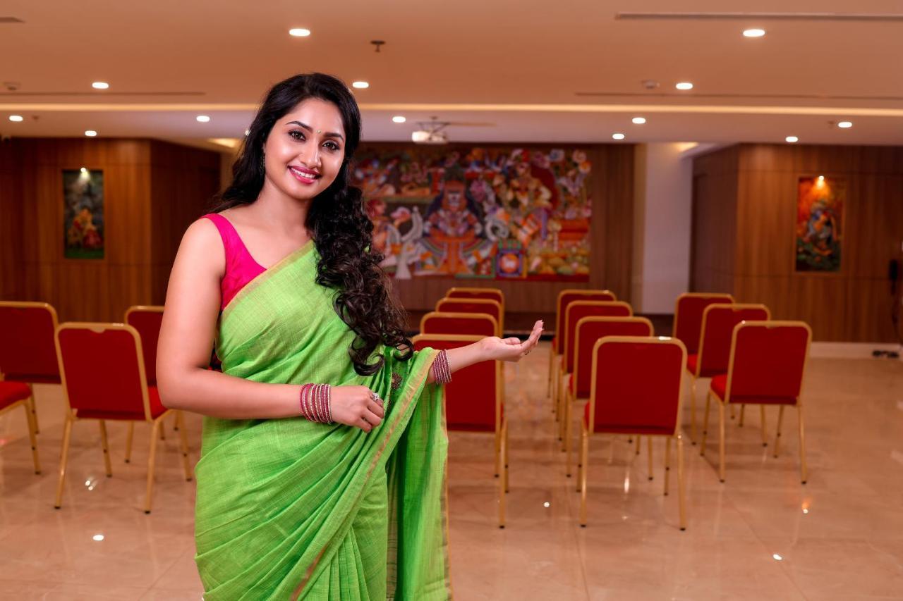 Krishnavalsam Regency Hotell Guruvāyūr Exteriör bild