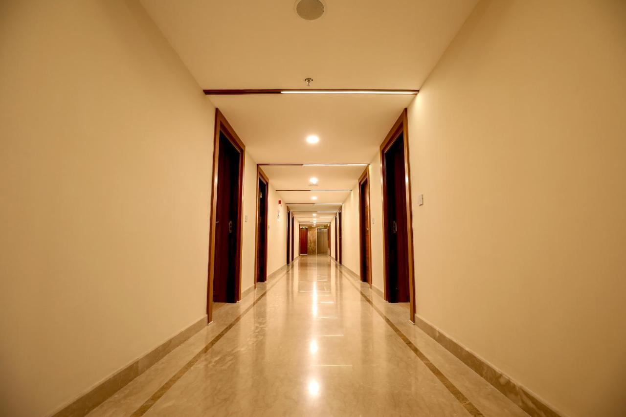 Krishnavalsam Regency Hotell Guruvāyūr Exteriör bild