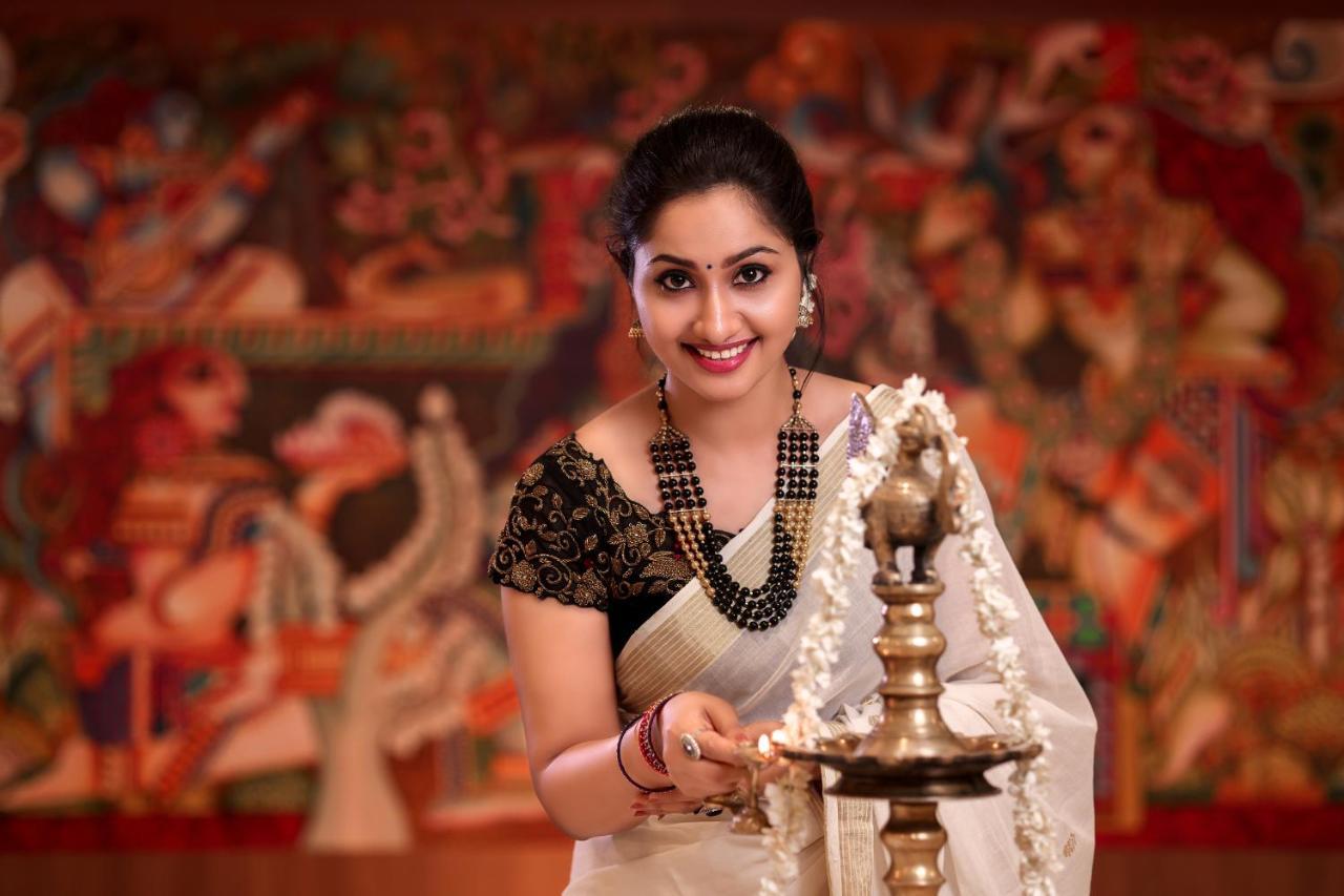 Krishnavalsam Regency Hotell Guruvāyūr Exteriör bild