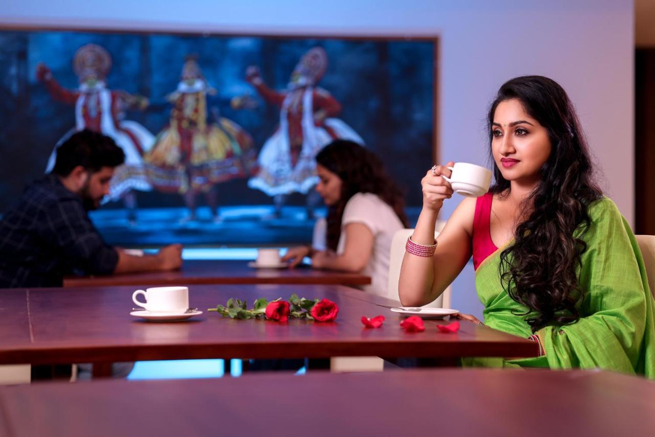 Krishnavalsam Regency Hotell Guruvāyūr Exteriör bild