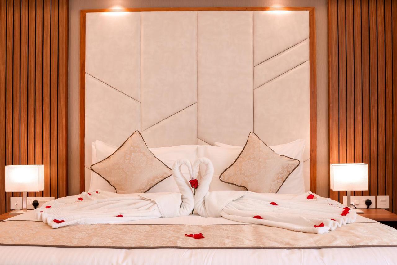 Krishnavalsam Regency Hotell Guruvāyūr Exteriör bild