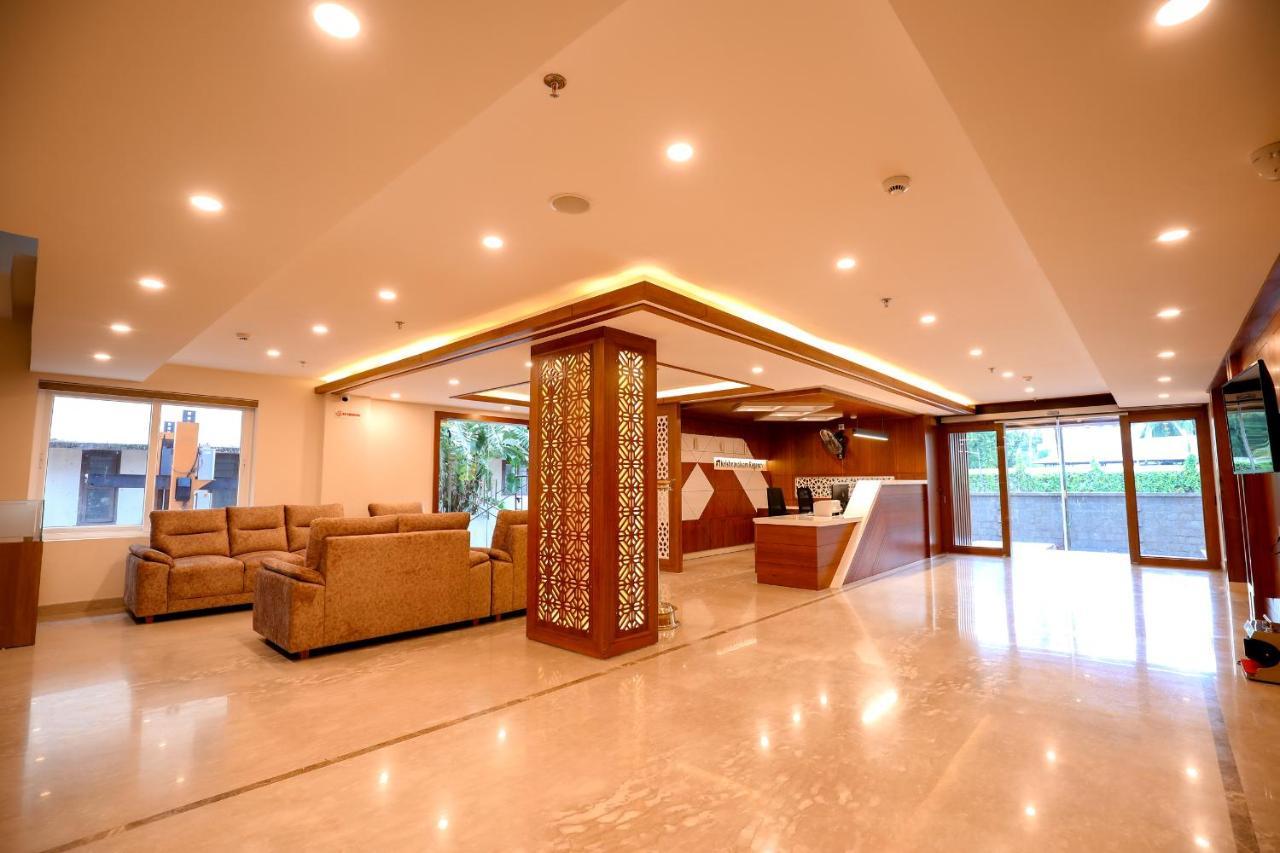 Krishnavalsam Regency Hotell Guruvāyūr Exteriör bild