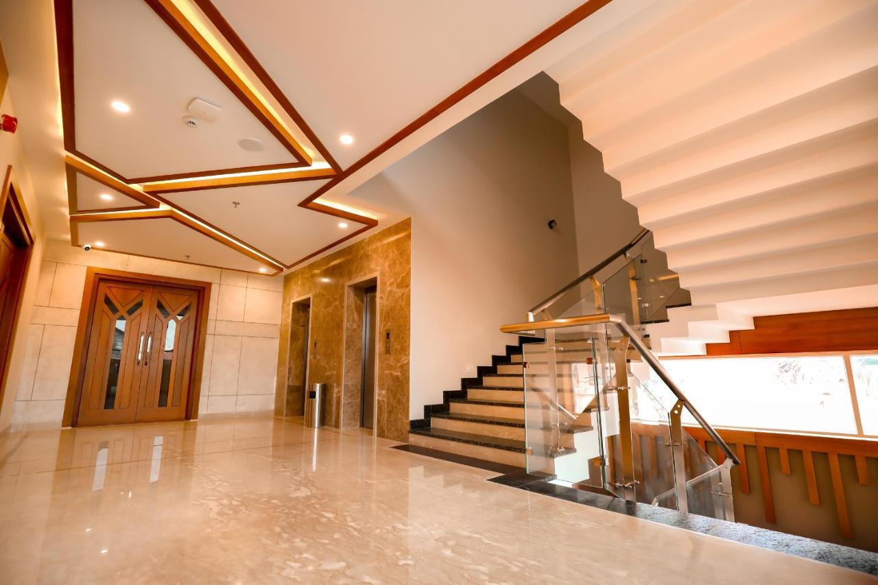 Krishnavalsam Regency Hotell Guruvāyūr Exteriör bild