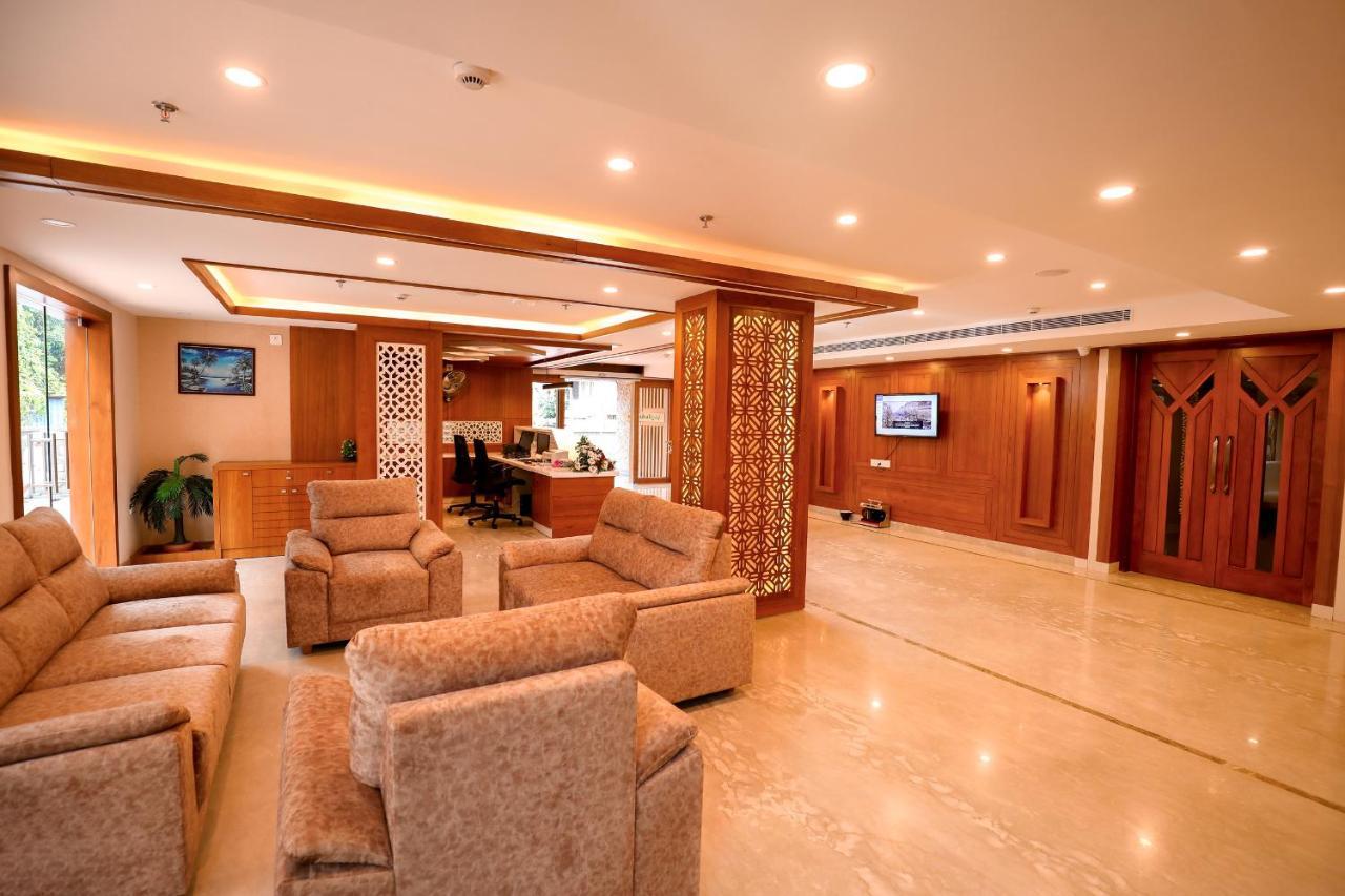 Krishnavalsam Regency Hotell Guruvāyūr Exteriör bild