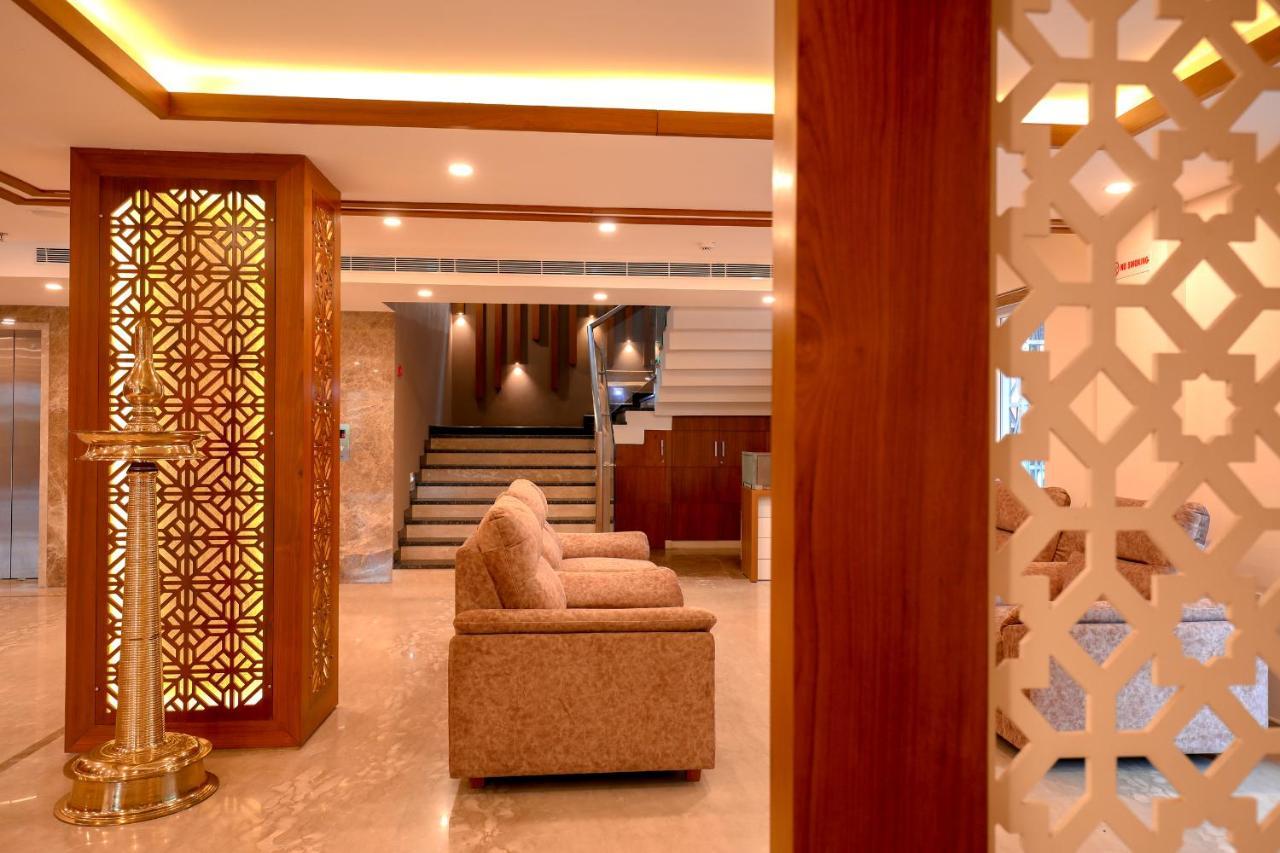 Krishnavalsam Regency Hotell Guruvāyūr Exteriör bild