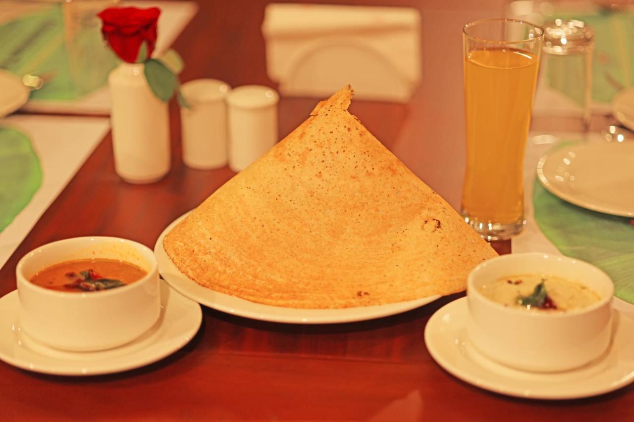 Krishnavalsam Regency Hotell Guruvāyūr Exteriör bild