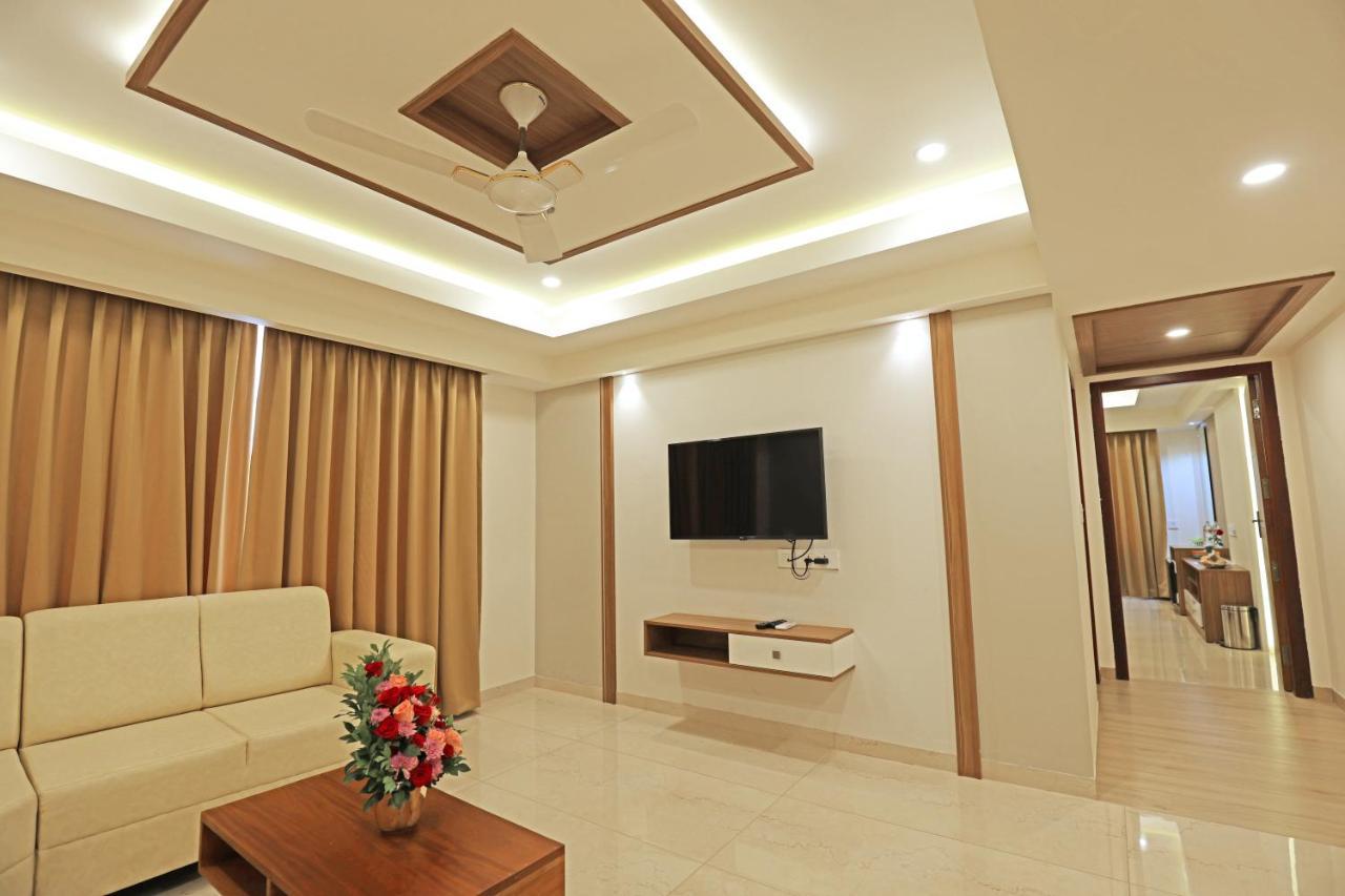 Krishnavalsam Regency Hotell Guruvāyūr Exteriör bild