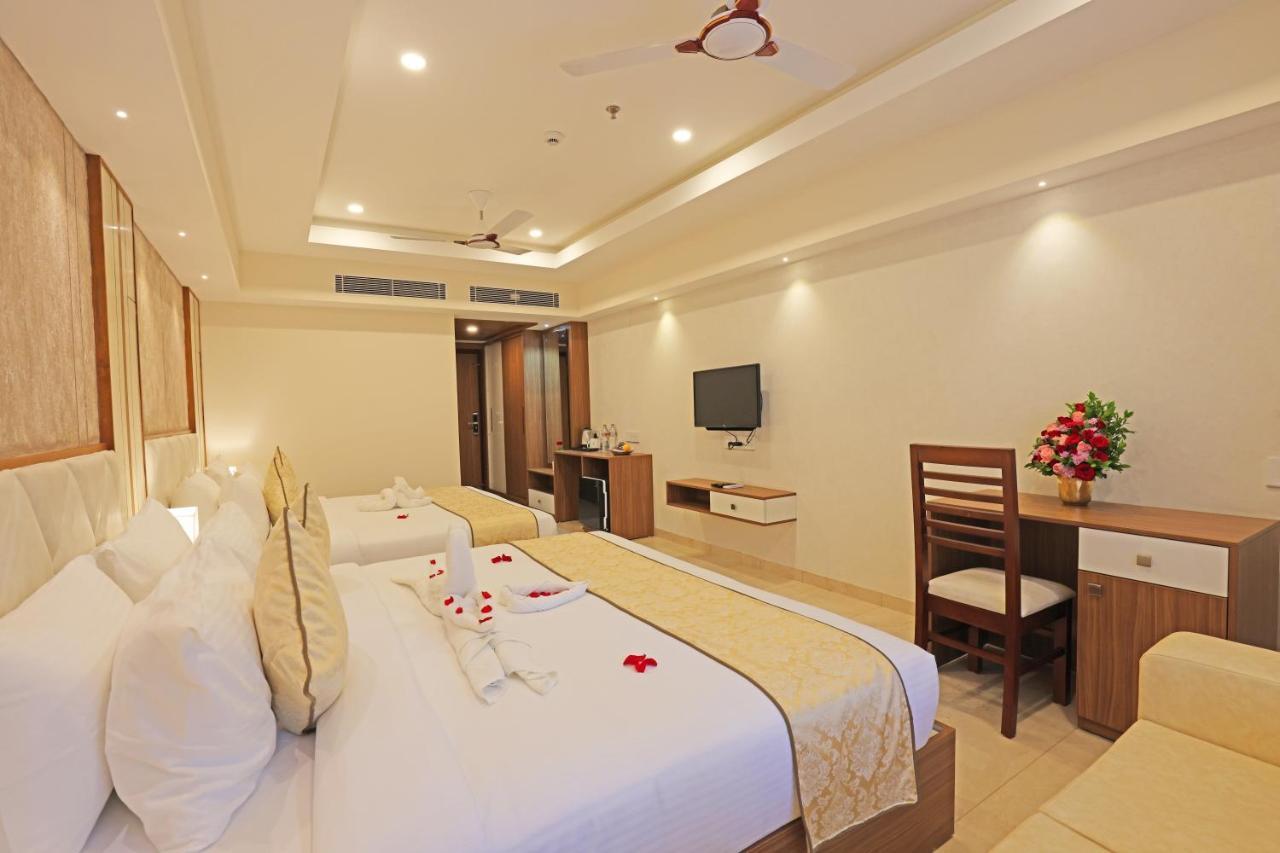 Krishnavalsam Regency Hotell Guruvāyūr Exteriör bild