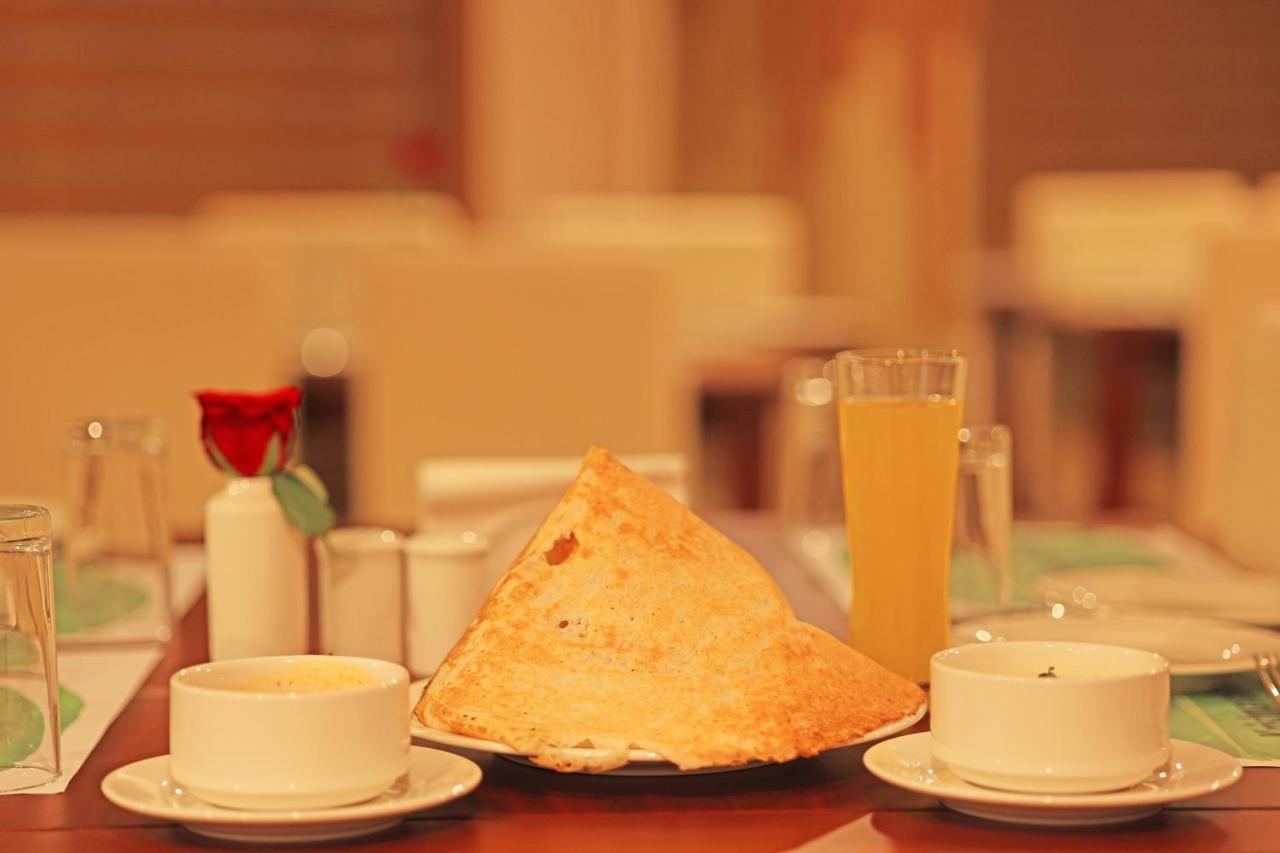Krishnavalsam Regency Hotell Guruvāyūr Exteriör bild