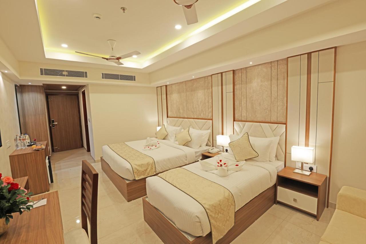 Krishnavalsam Regency Hotell Guruvāyūr Exteriör bild