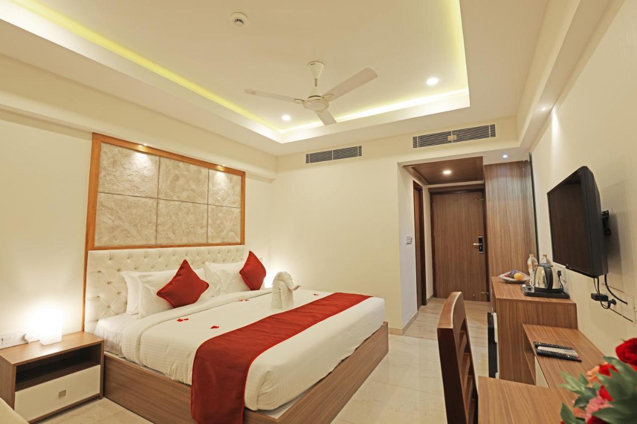 Krishnavalsam Regency Hotell Guruvāyūr Exteriör bild