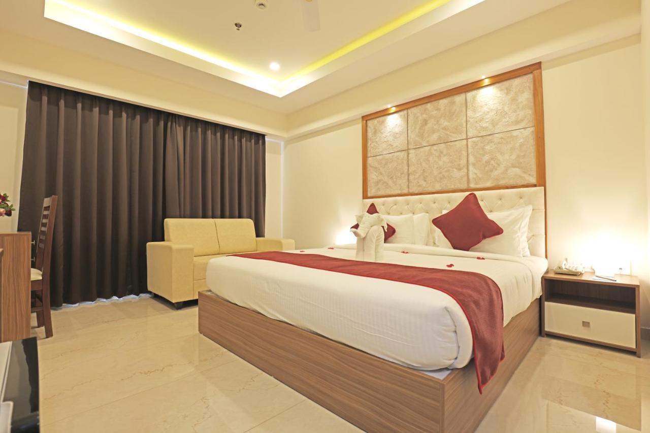 Krishnavalsam Regency Hotell Guruvāyūr Exteriör bild