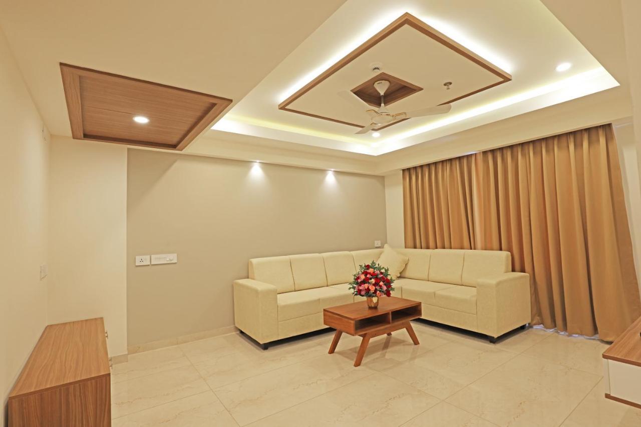 Krishnavalsam Regency Hotell Guruvāyūr Exteriör bild