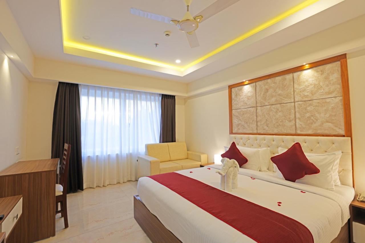 Krishnavalsam Regency Hotell Guruvāyūr Exteriör bild