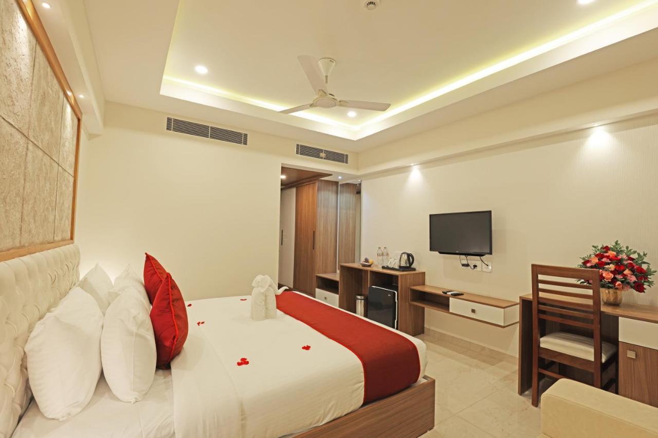 Krishnavalsam Regency Hotell Guruvāyūr Exteriör bild