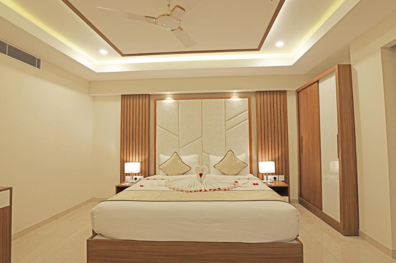 Krishnavalsam Regency Hotell Guruvāyūr Exteriör bild