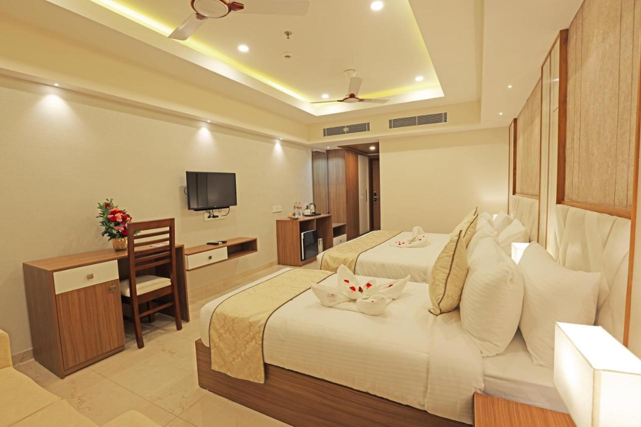 Krishnavalsam Regency Hotell Guruvāyūr Exteriör bild