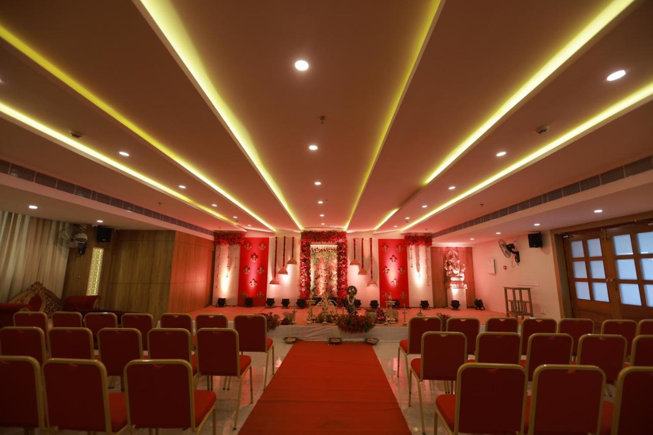 Krishnavalsam Regency Hotell Guruvāyūr Exteriör bild