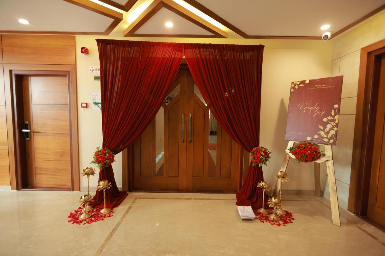 Krishnavalsam Regency Hotell Guruvāyūr Exteriör bild