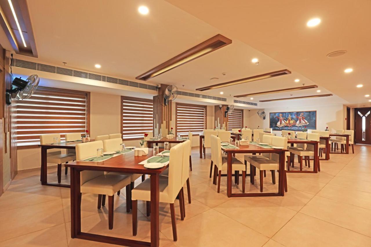 Krishnavalsam Regency Hotell Guruvāyūr Exteriör bild