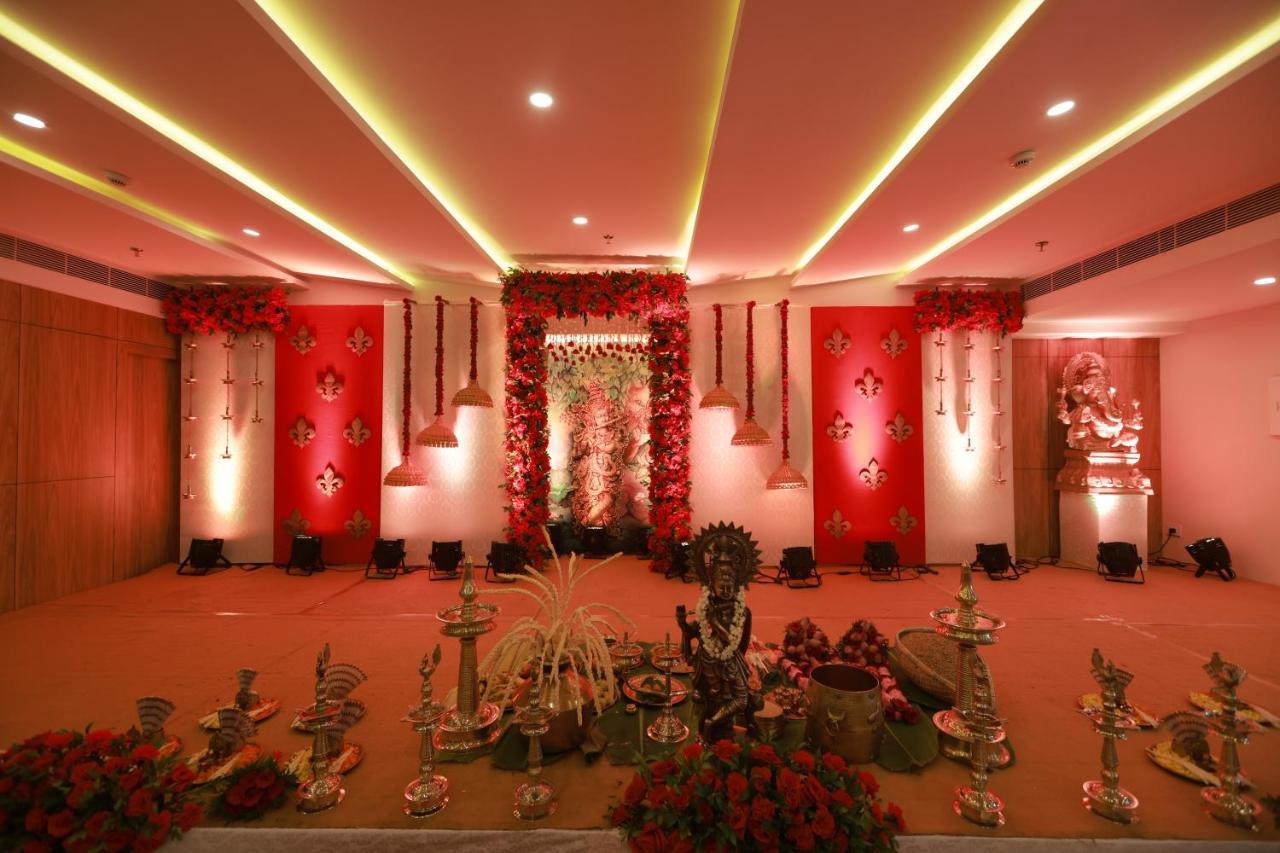 Krishnavalsam Regency Hotell Guruvāyūr Exteriör bild