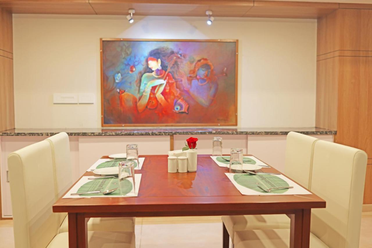 Krishnavalsam Regency Hotell Guruvāyūr Exteriör bild